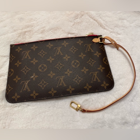 Authentic Louis Vuitton Neverfull GM NEW  monogram pouch wristlet - Picture 2 of 9